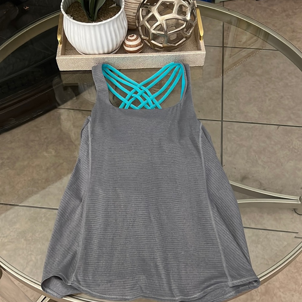 Woman’s Lululemon tank top
